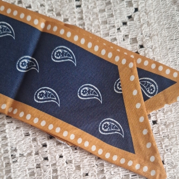 Paisley Patterned Bandana Set - Picture 6 of 8
